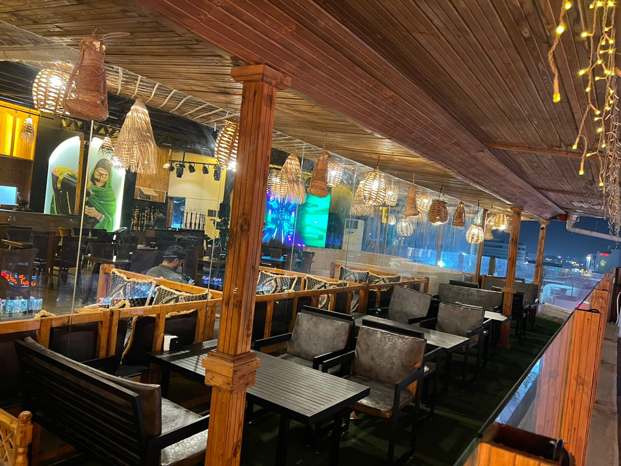 کافه رستوران مراکشی به مدیریت آقای براه در درگهان